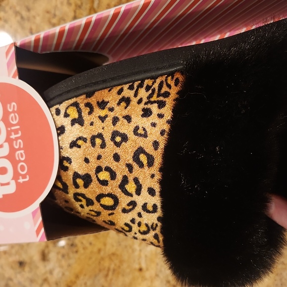 TOTES TOASTIES Cheetah Animal Print Memory Foam Slippers. NEW! Holiday Gift Idea - Picture 9 of 16